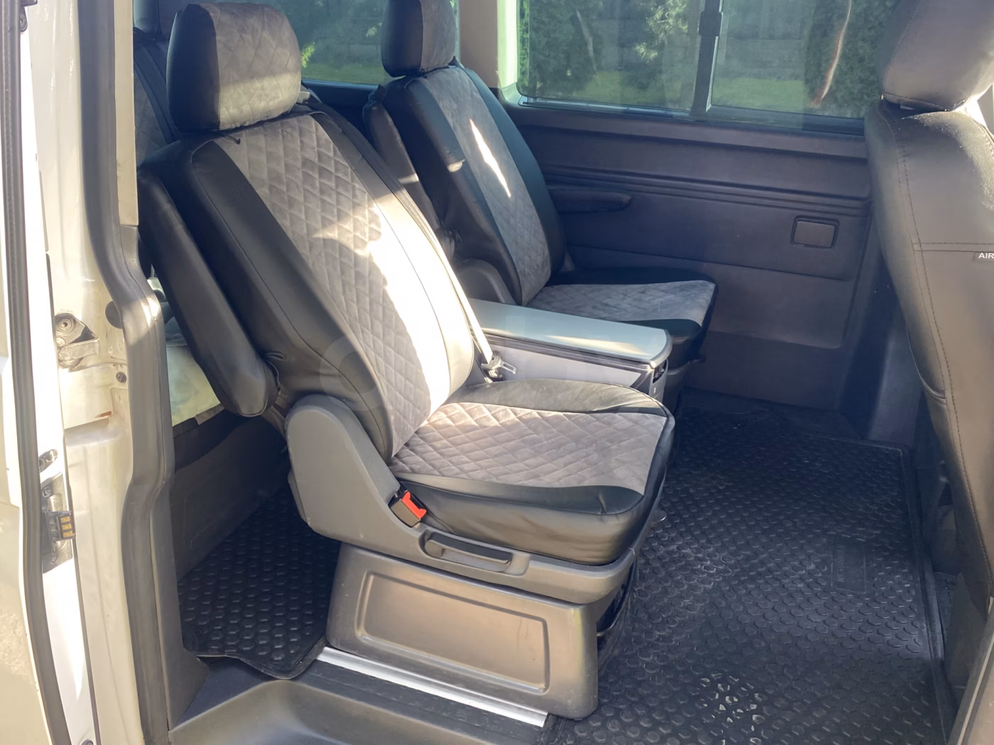 Volkswagen Multivan фото 18