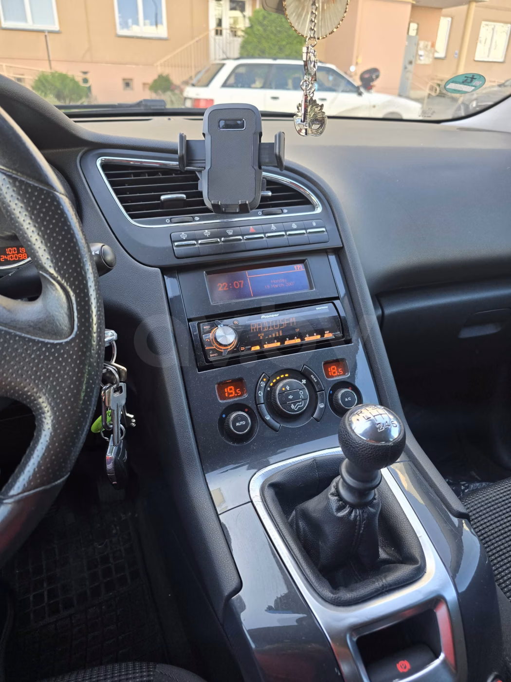 Peugeot 5008 фото 9
