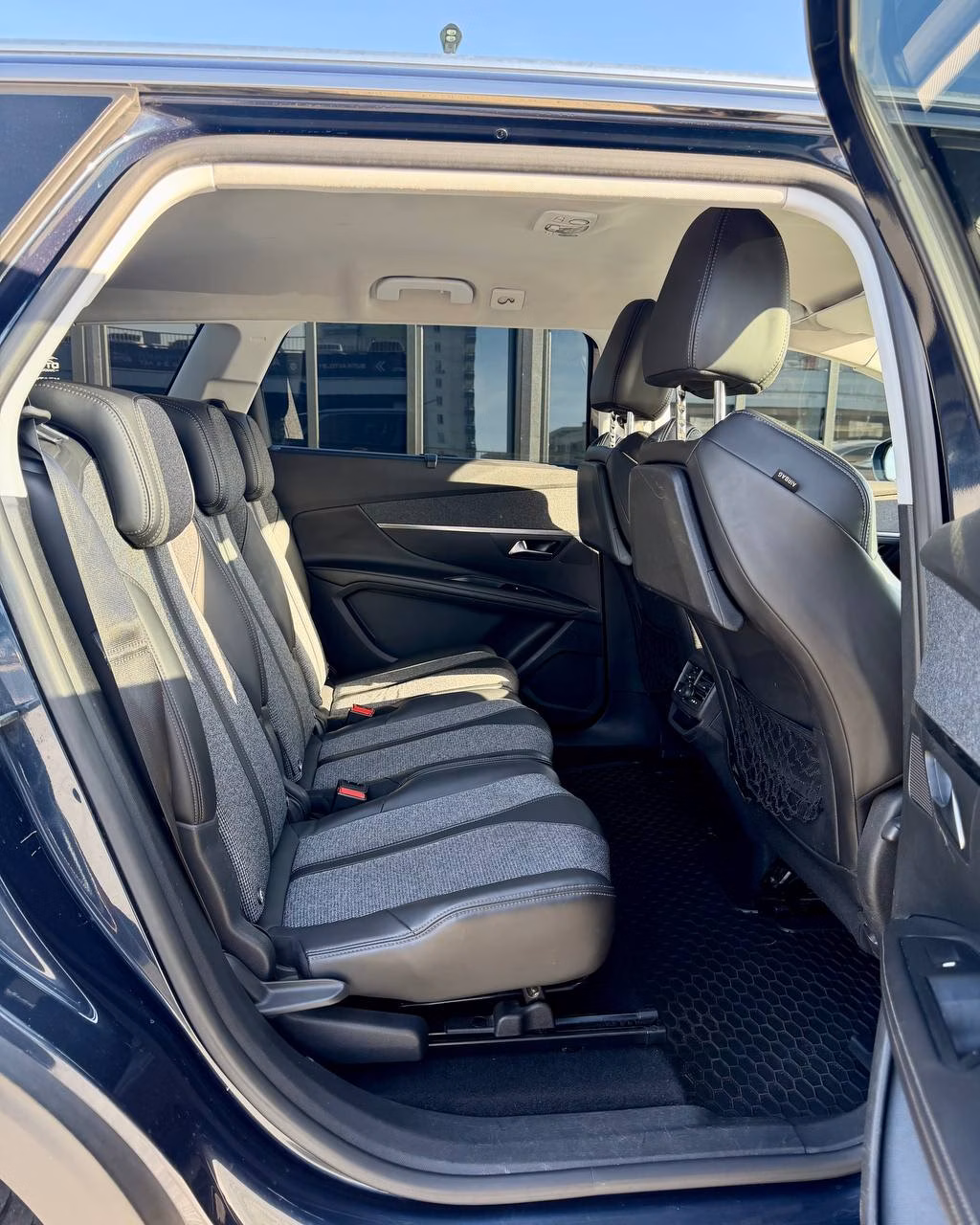 Peugeot 5008 фото 12
