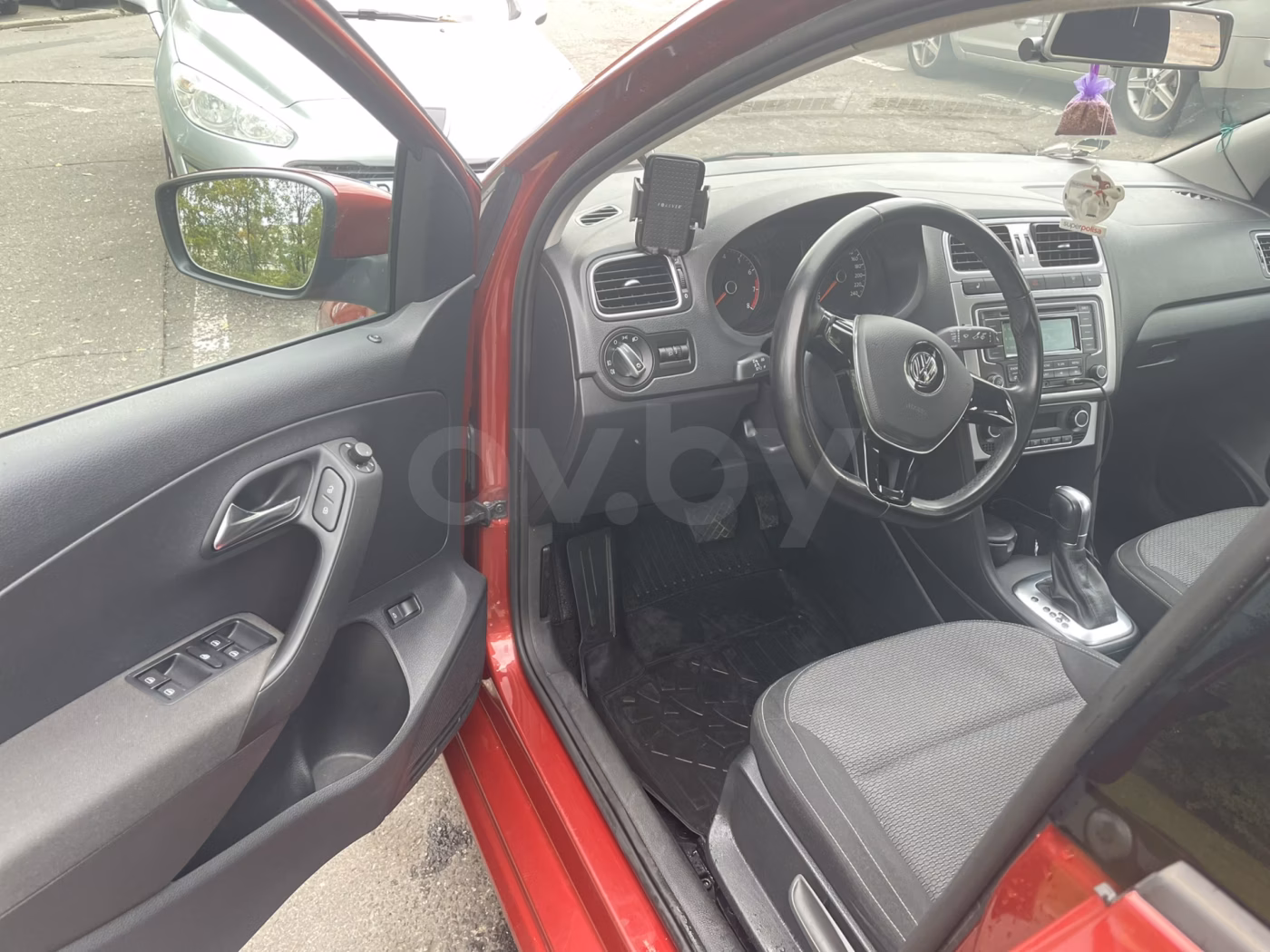Volkswagen Polo Sedan фото 3