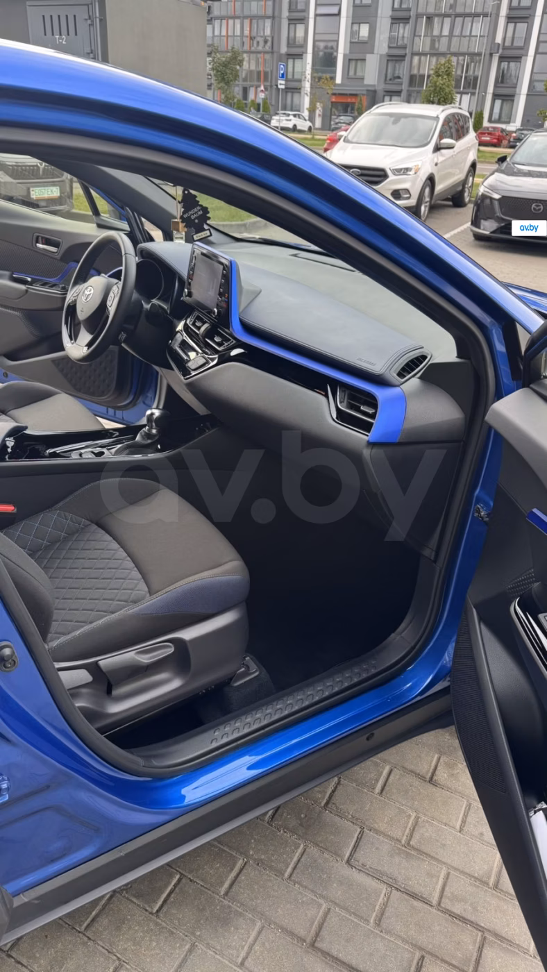 Toyota C-HR фото 13
