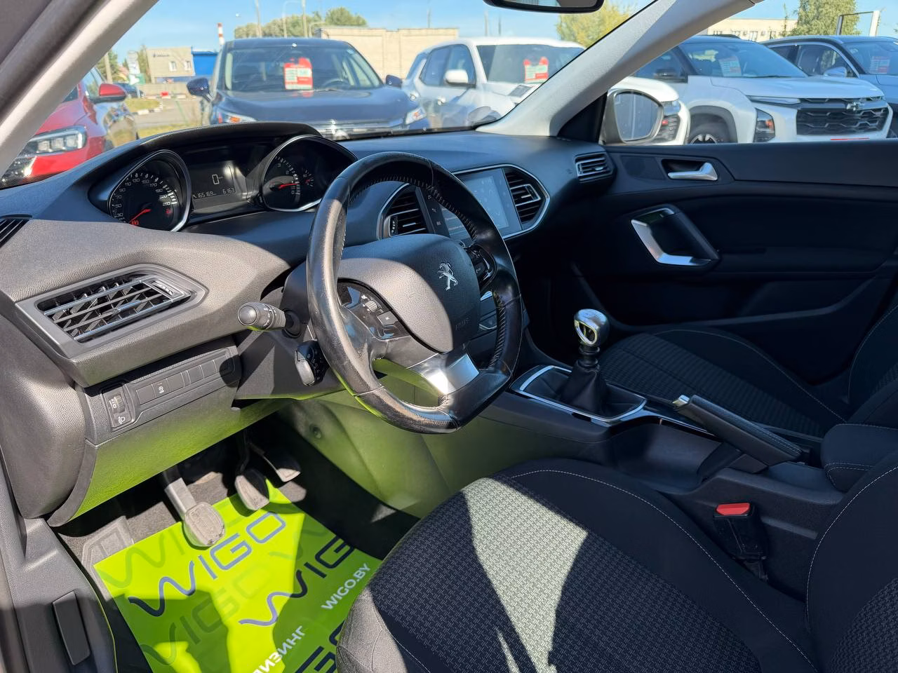 Peugeot 308 фото 9