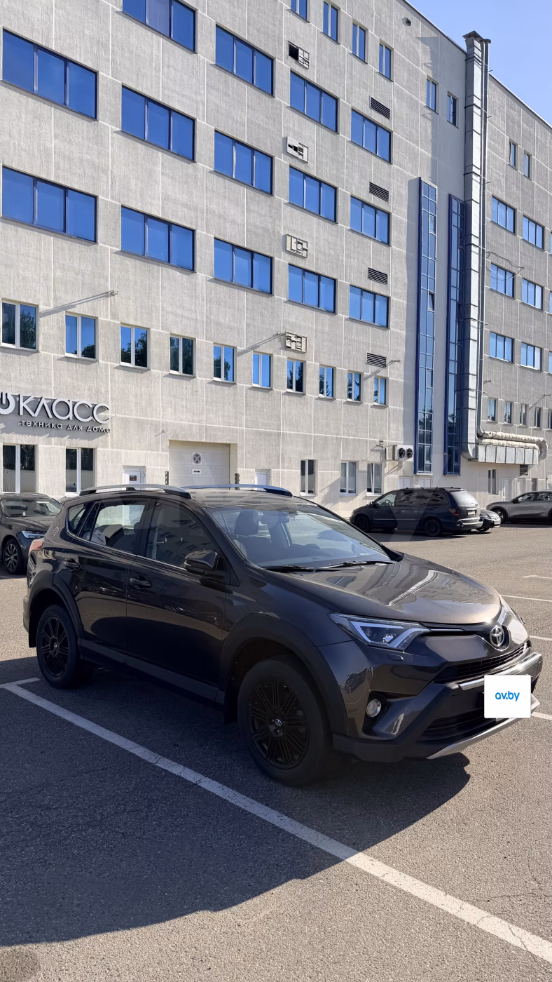 Toyota RAV4 фото 2