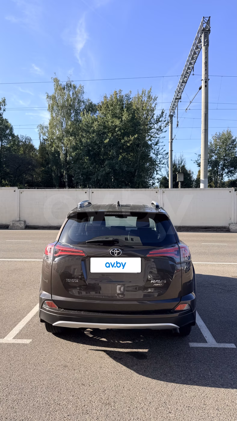 Toyota RAV4 фото 3