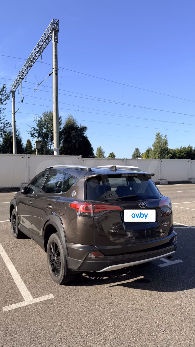 Toyota RAV4 фото 4
