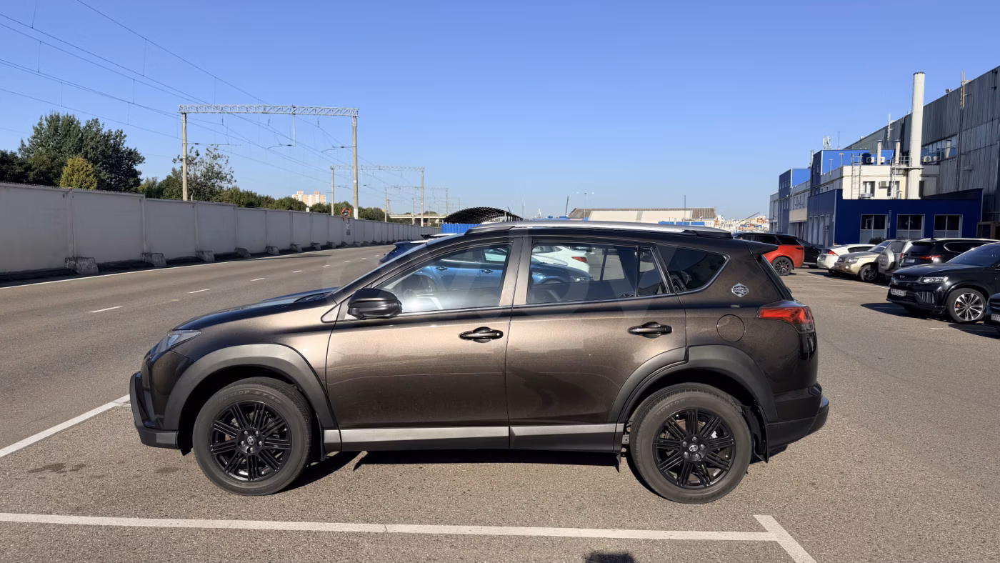 Toyota RAV4 фото 6