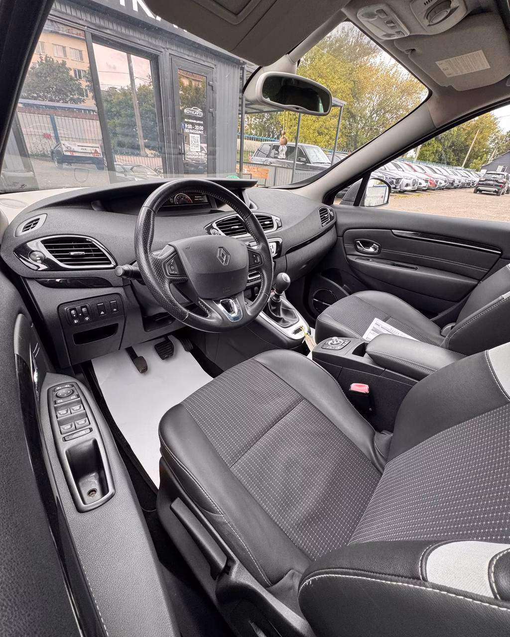 Renault Grand Scenic фото 8