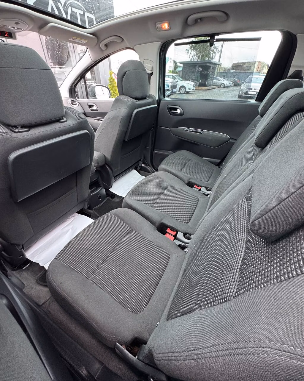 Peugeot 5008 фото 9