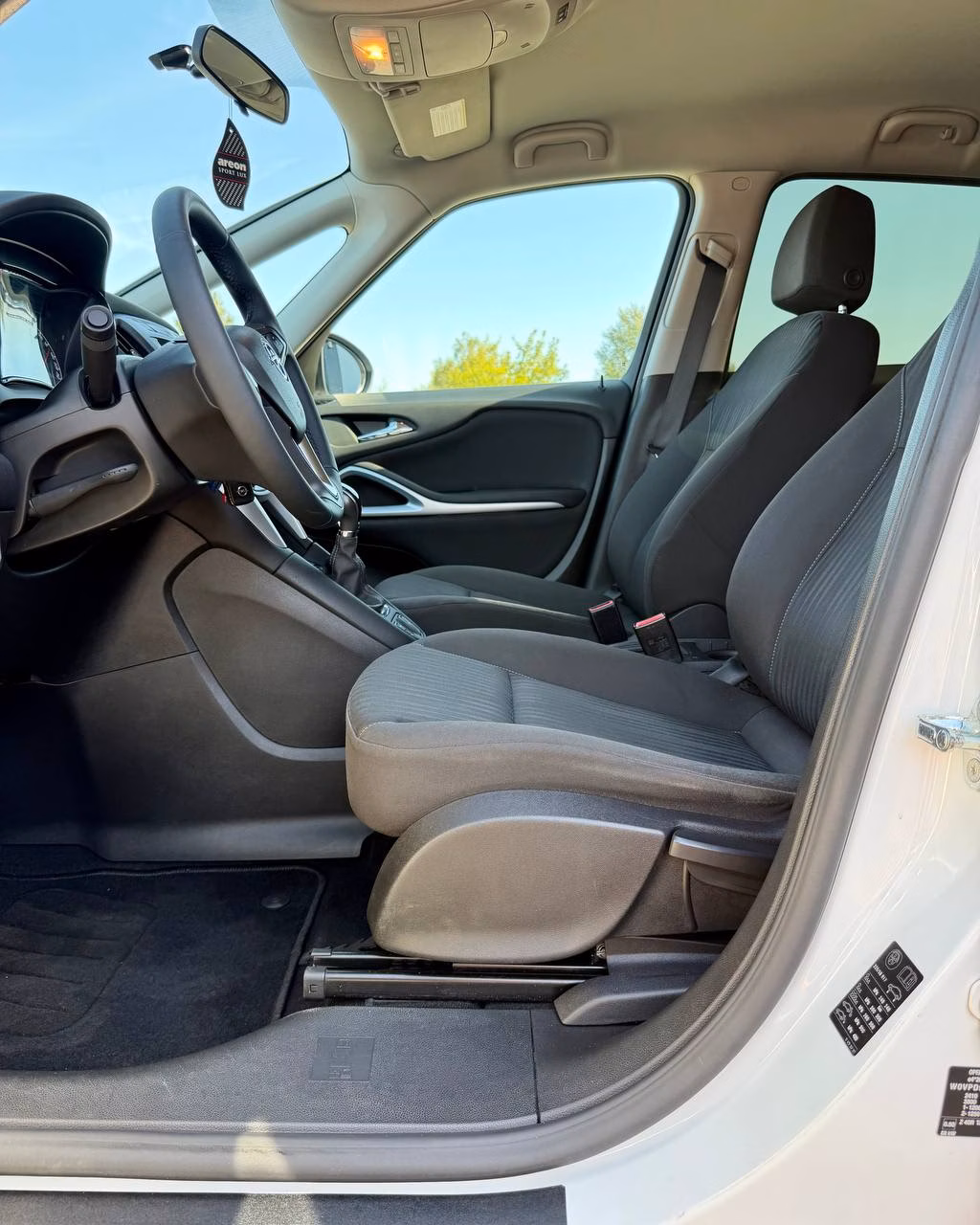 Opel Zafira фото 9