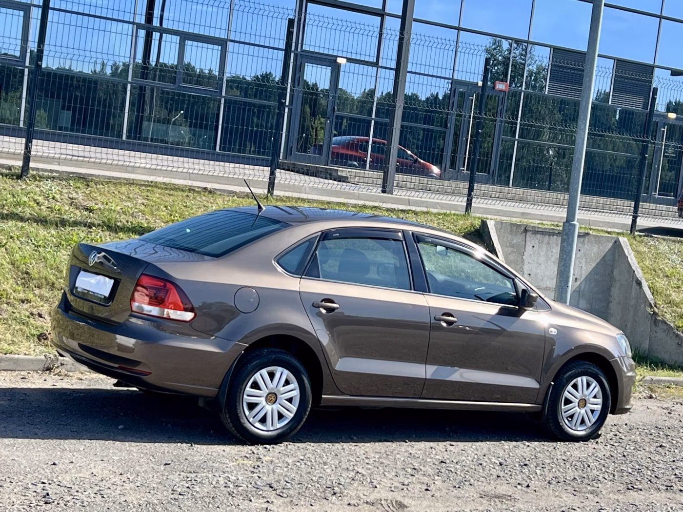 Volkswagen Polo Sedan фото 8