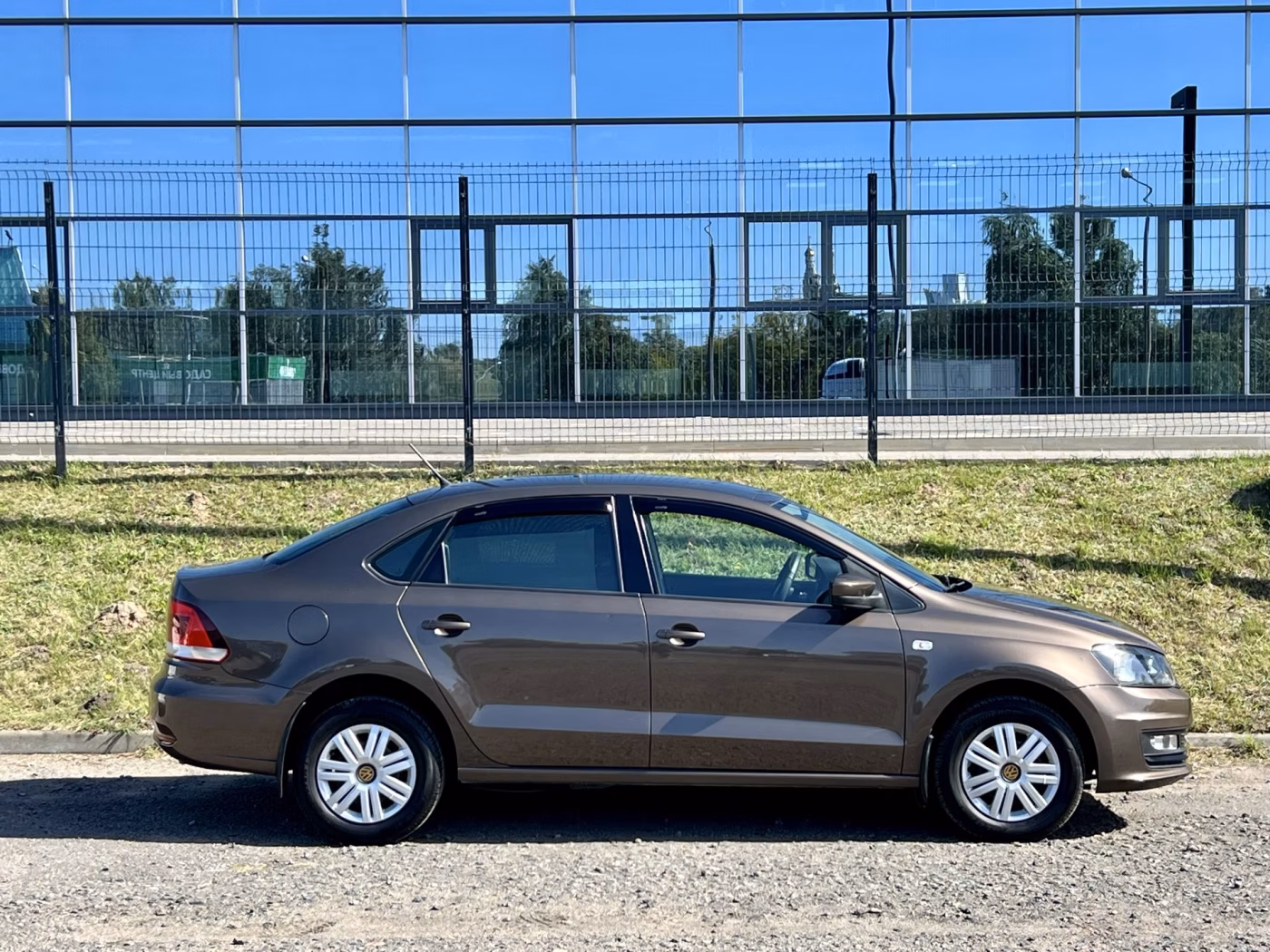 Volkswagen Polo Sedan фото 9