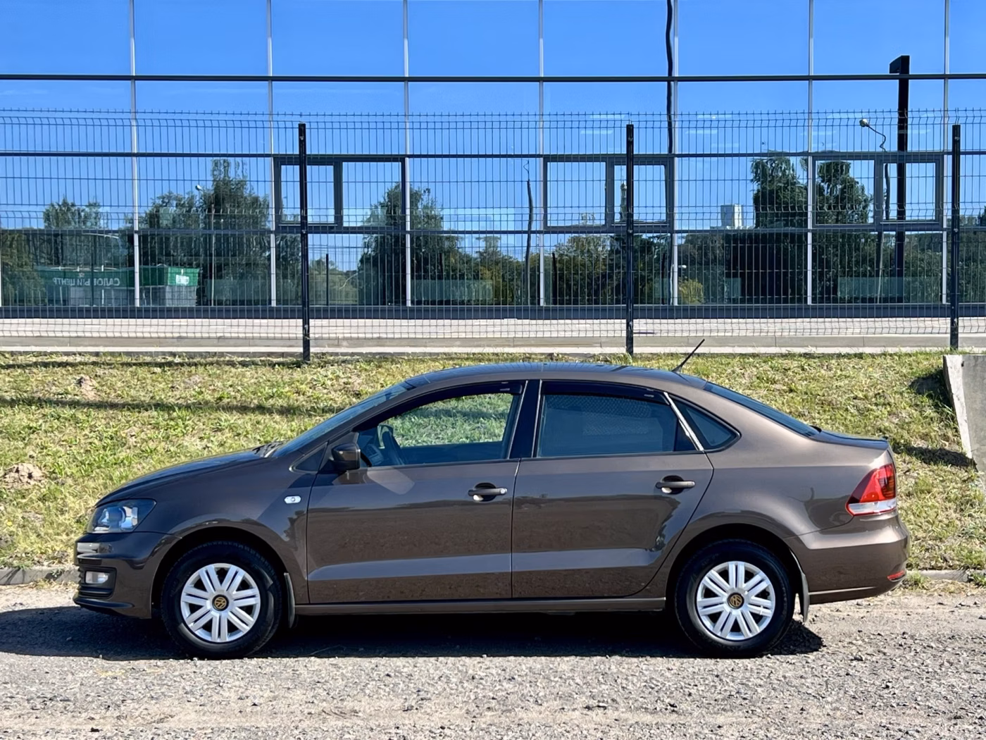 Volkswagen Polo Sedan фото 10