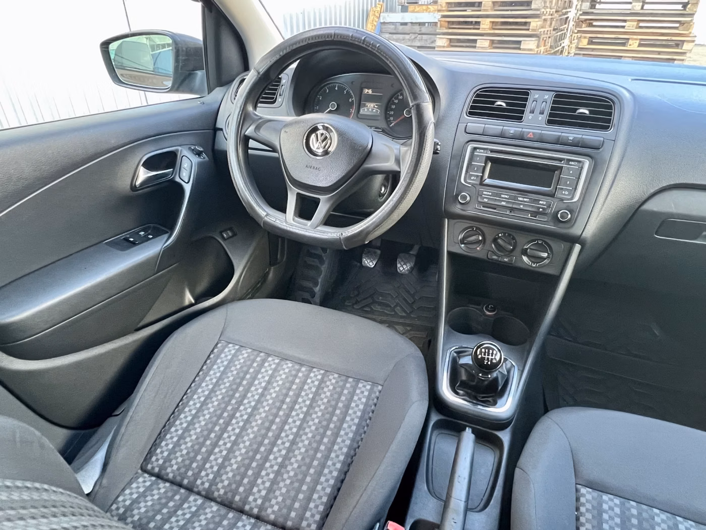 Volkswagen Polo Sedan фото 16
