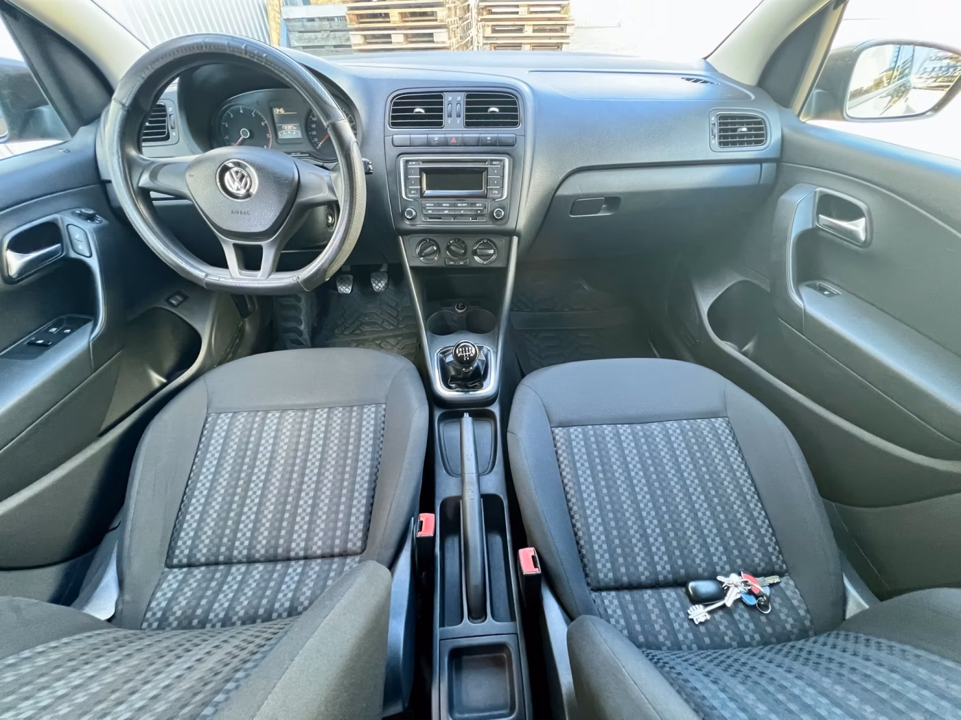 Volkswagen Polo Sedan фото 20