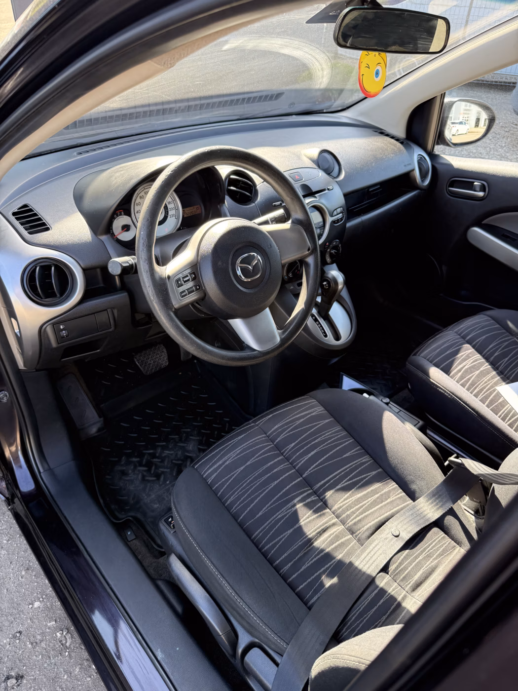 Mazda 2 фото 7