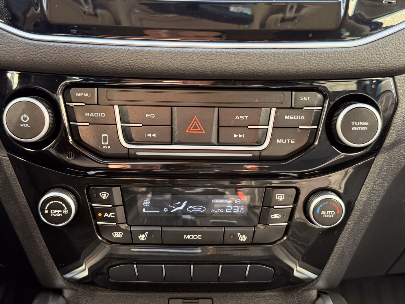 Geely Emgrand X7 фото 27