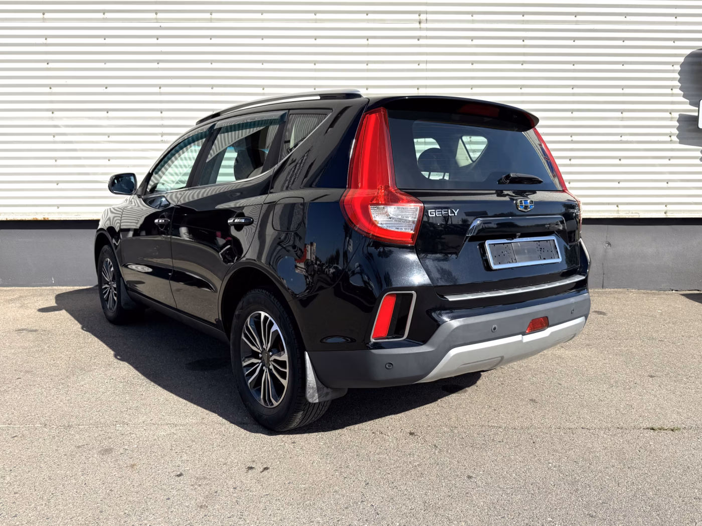 Geely Emgrand X7 фото 3
