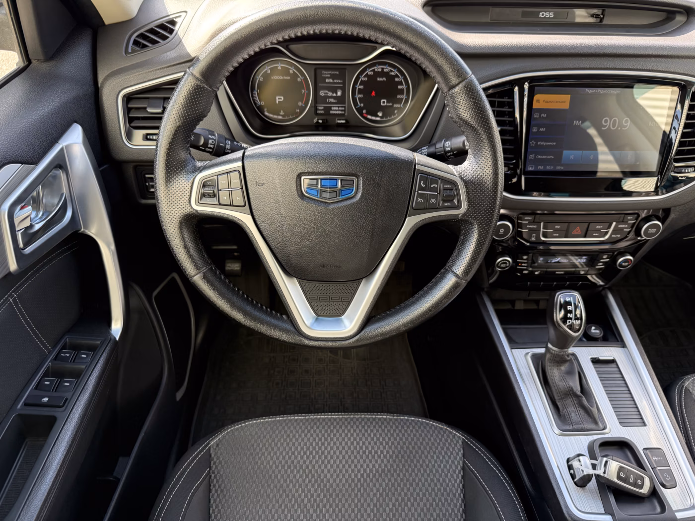 Geely Emgrand X7 фото 22
