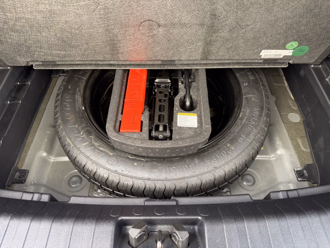 Geely Emgrand X7 фото 16