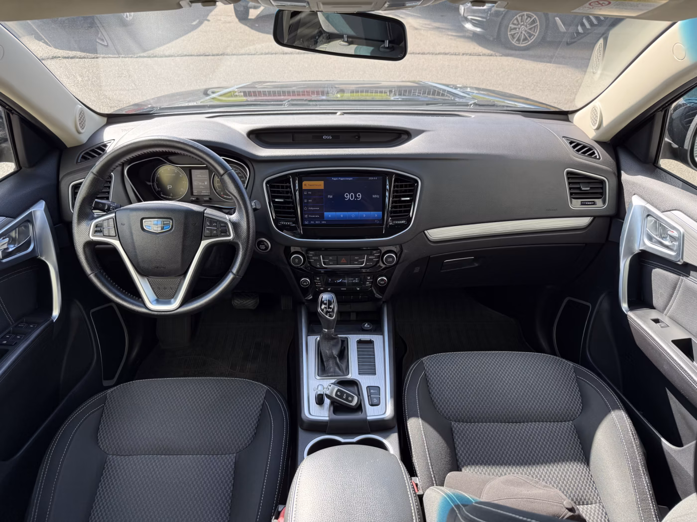 Geely Emgrand X7 фото 21