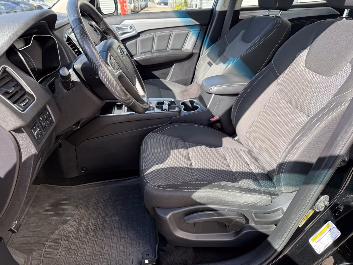 Geely Emgrand X7 фото 12