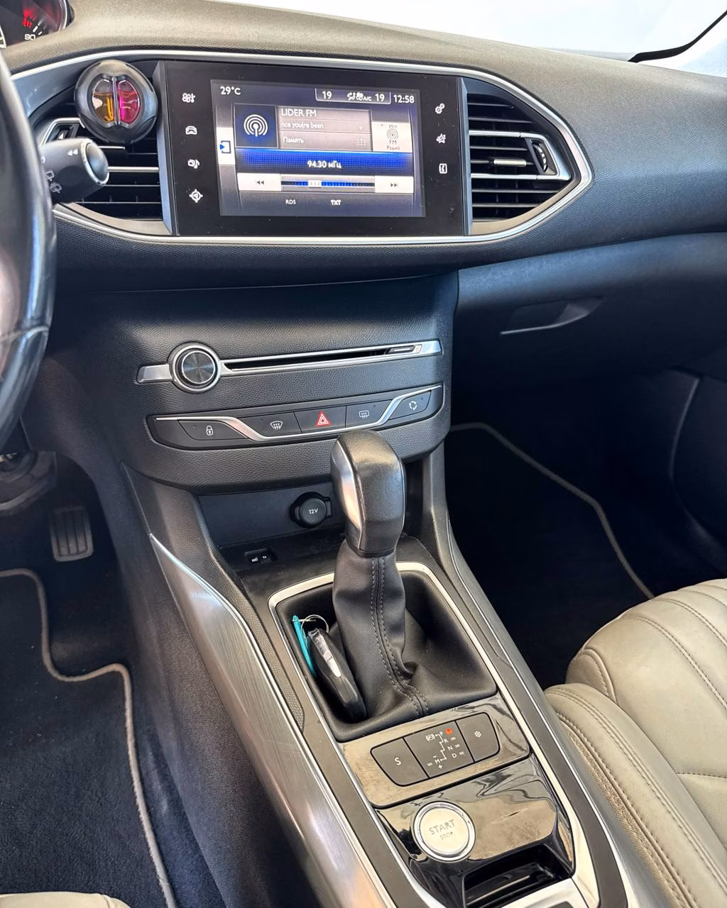 Peugeot 308 фото 11