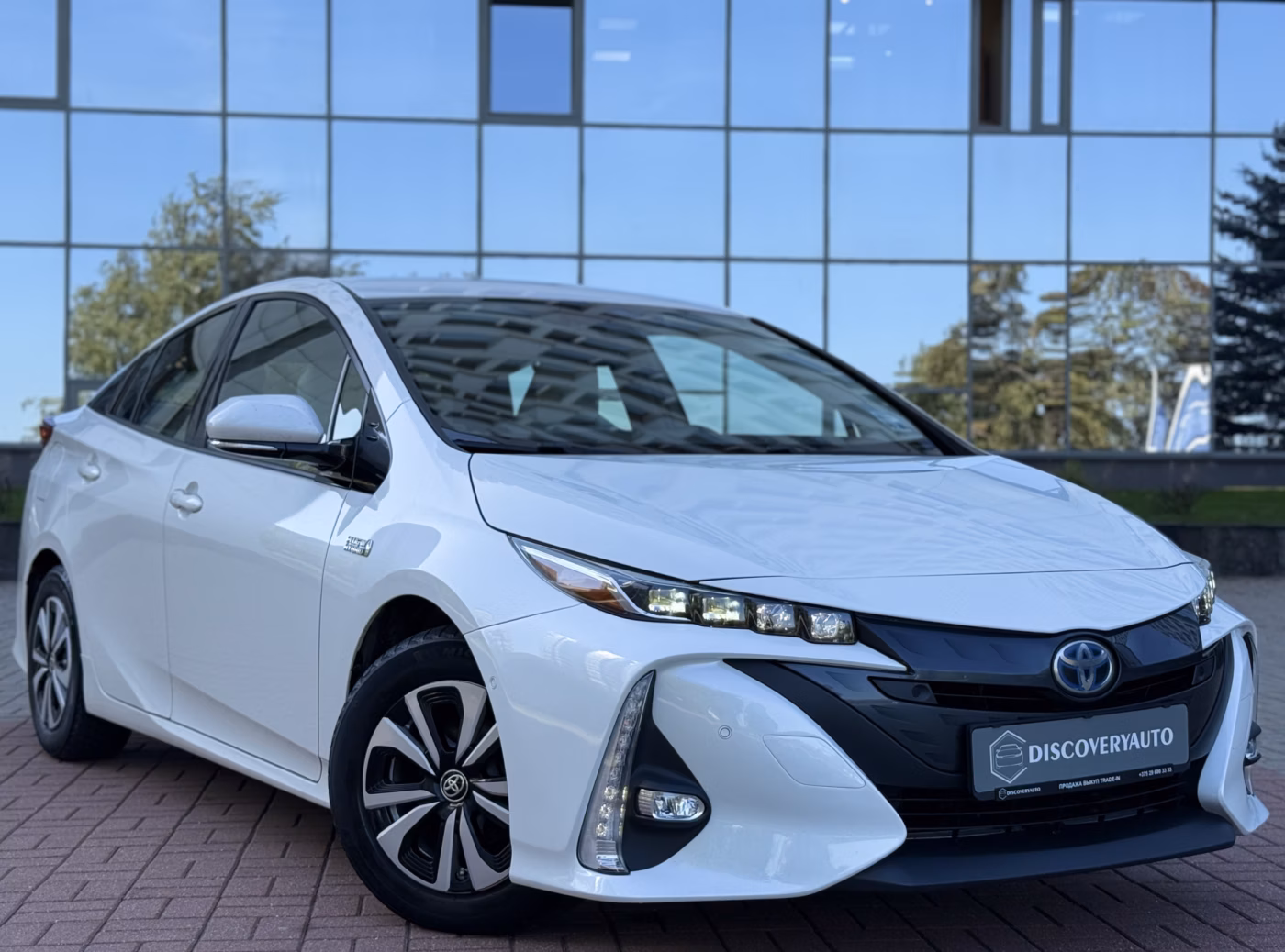 Toyota Prius Prime фото 2