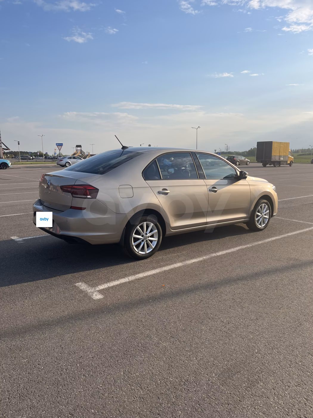 Volkswagen Polo Sedan фото 16