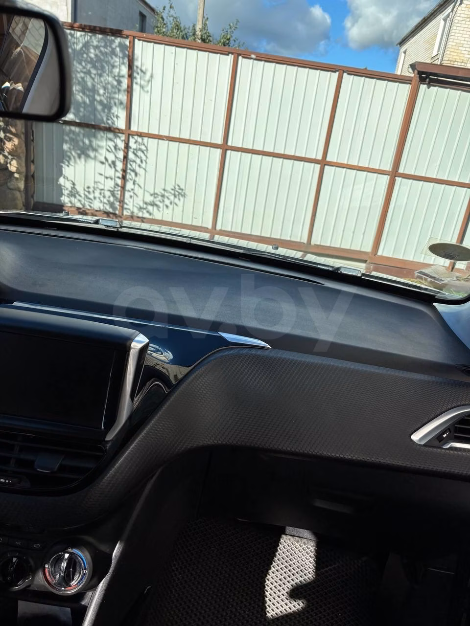 Peugeot 2008 фото 7