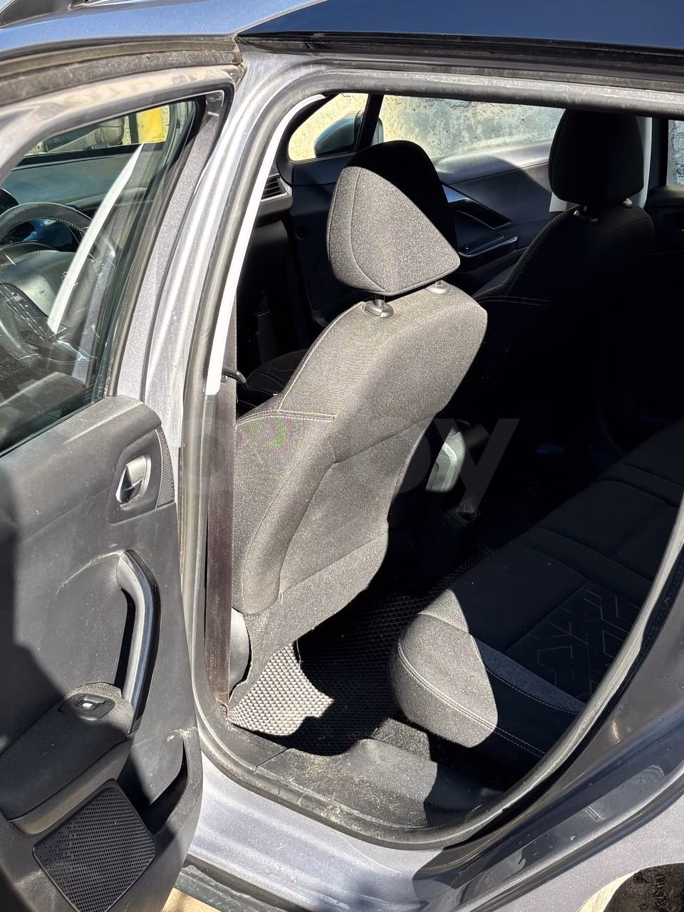 Peugeot 2008 фото 9