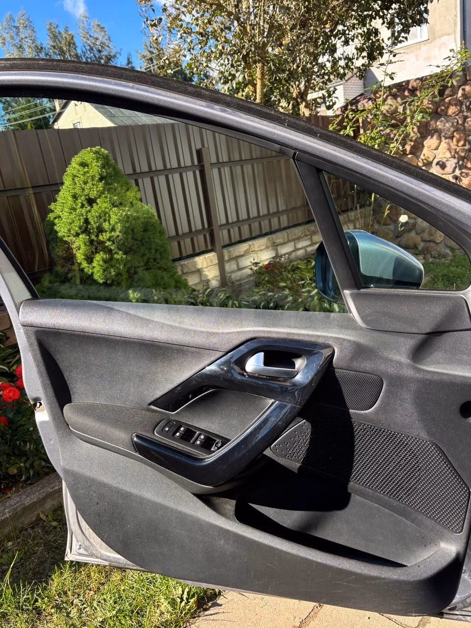 Peugeot 2008 фото 11