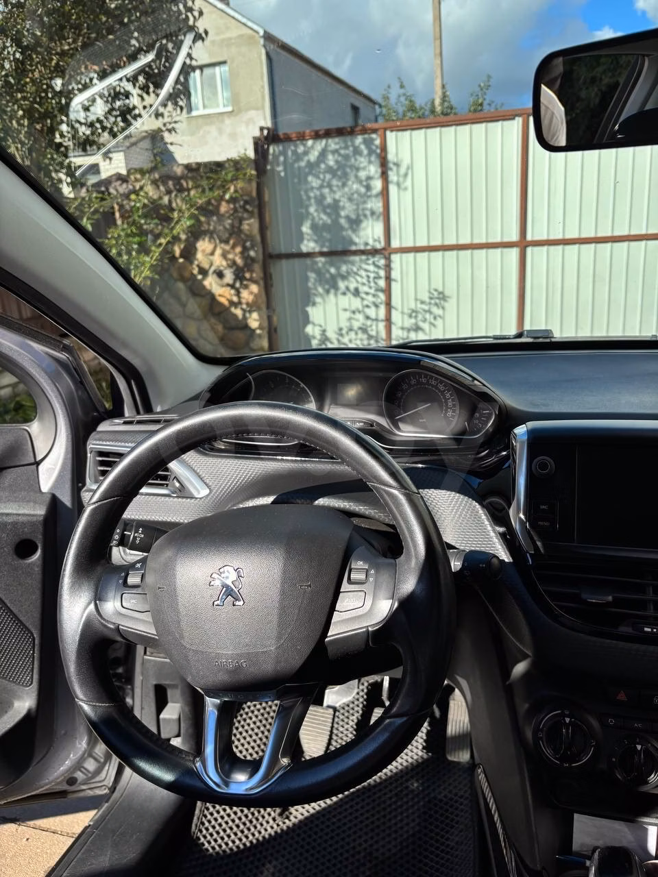 Peugeot 2008 фото 15