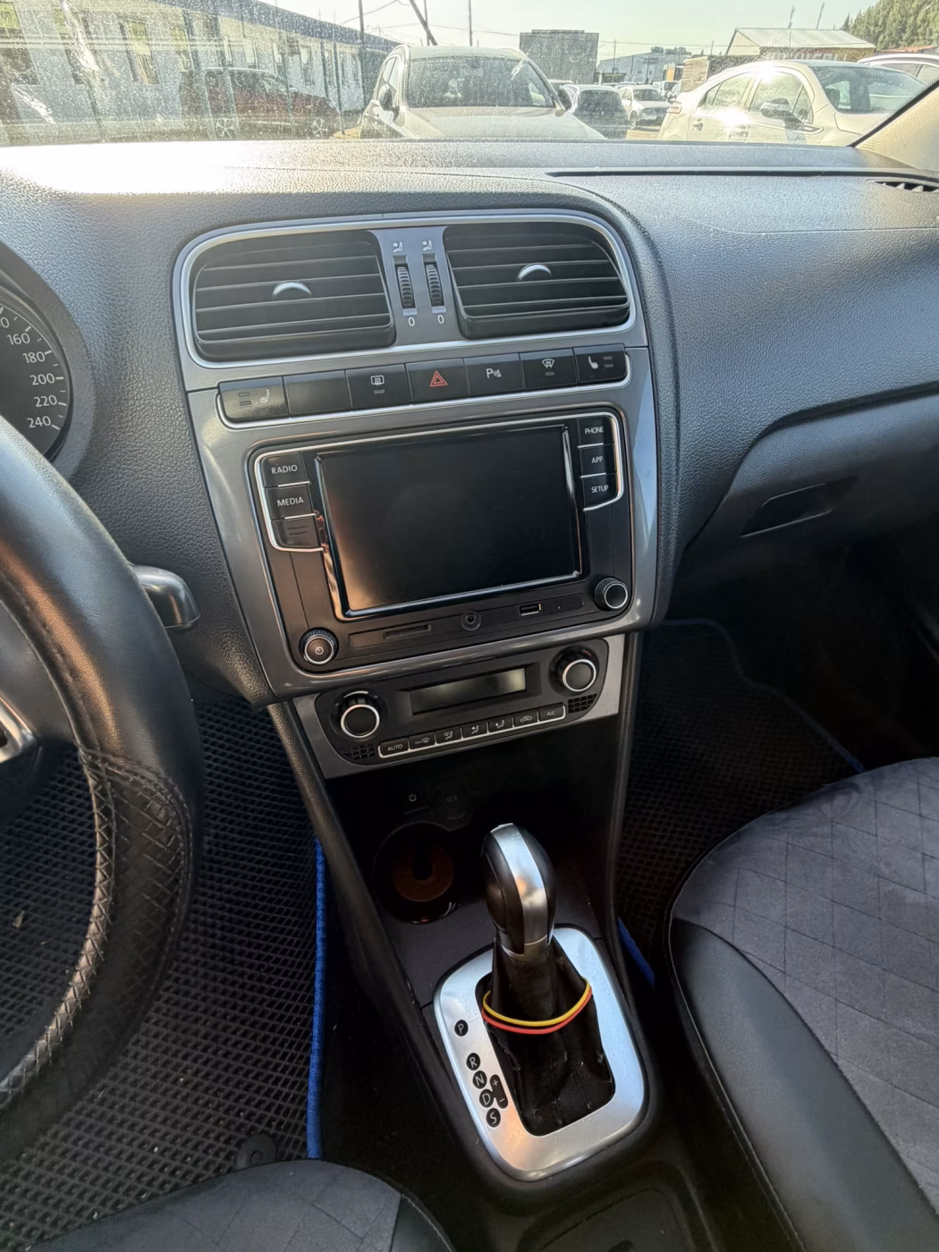 Volkswagen Polo Sedan фото 17
