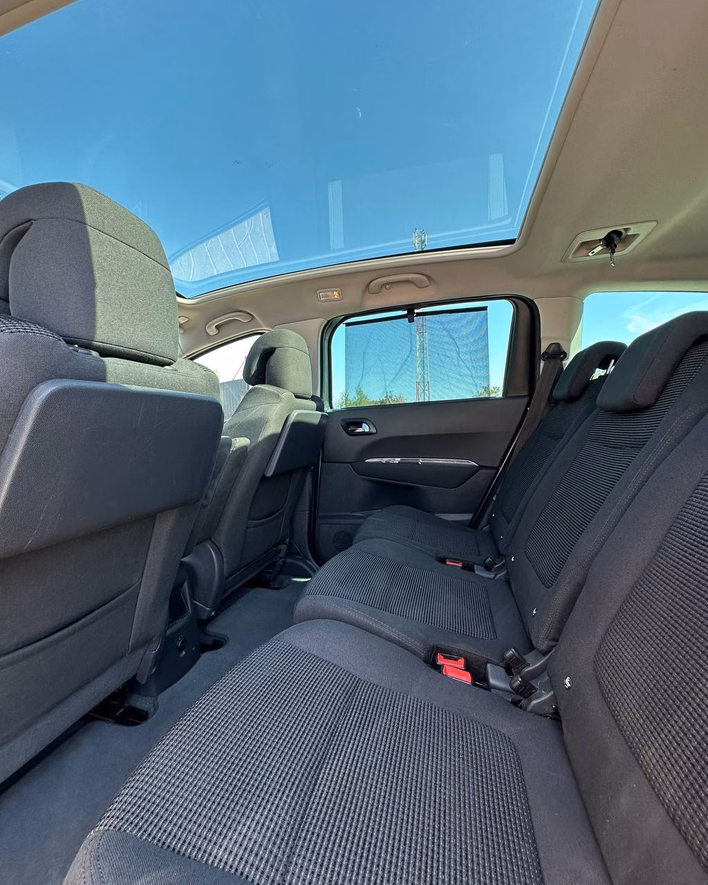 Peugeot 5008 фото 8
