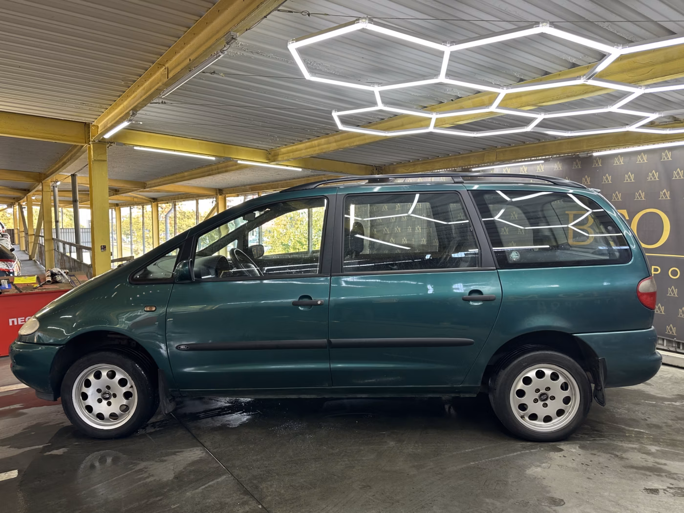 Ford Galaxy фото 5