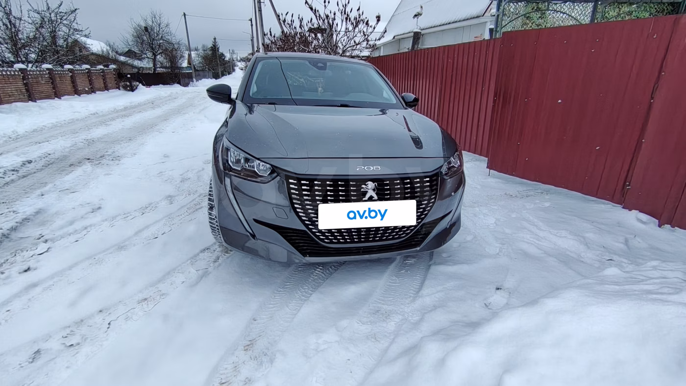 Peugeot 208 фото 2