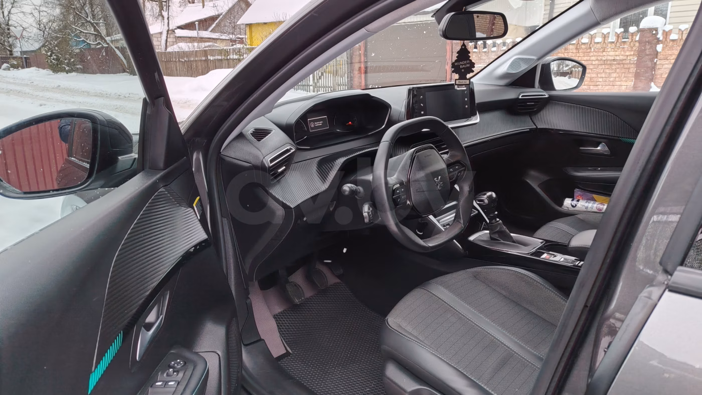 Peugeot 208 фото 6
