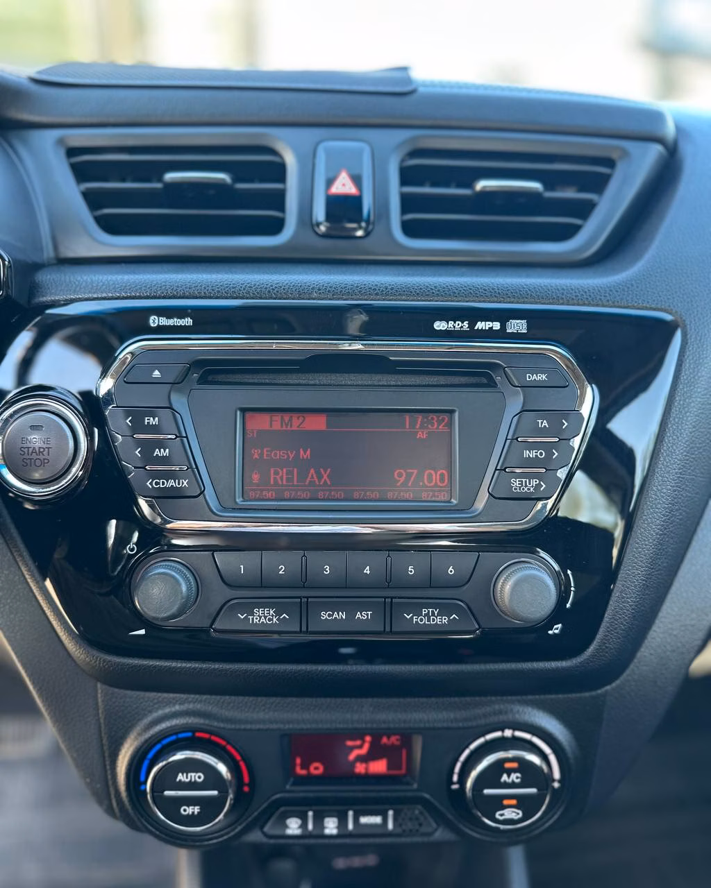 Kia Rio фото 11