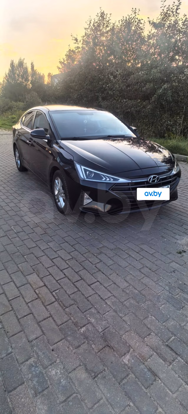 Hyundai Elantra фото 2