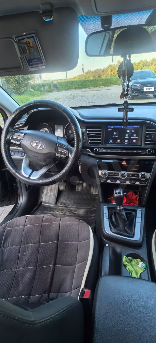 Hyundai Elantra фото 10