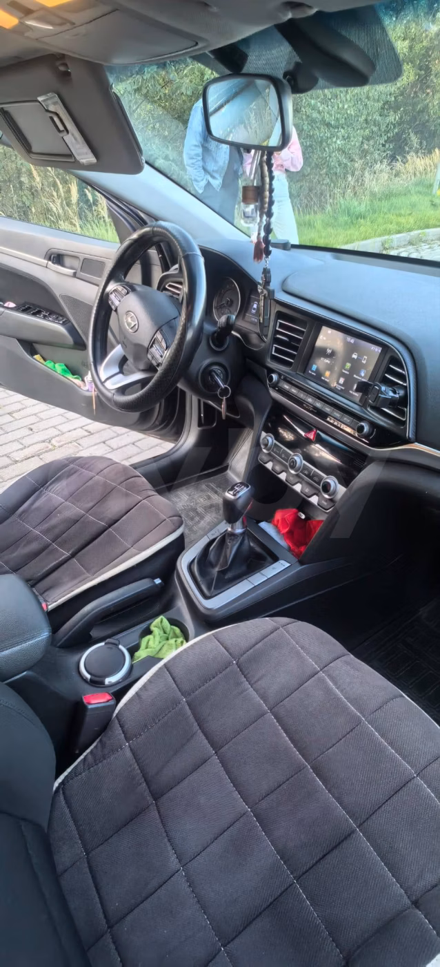 Hyundai Elantra фото 12