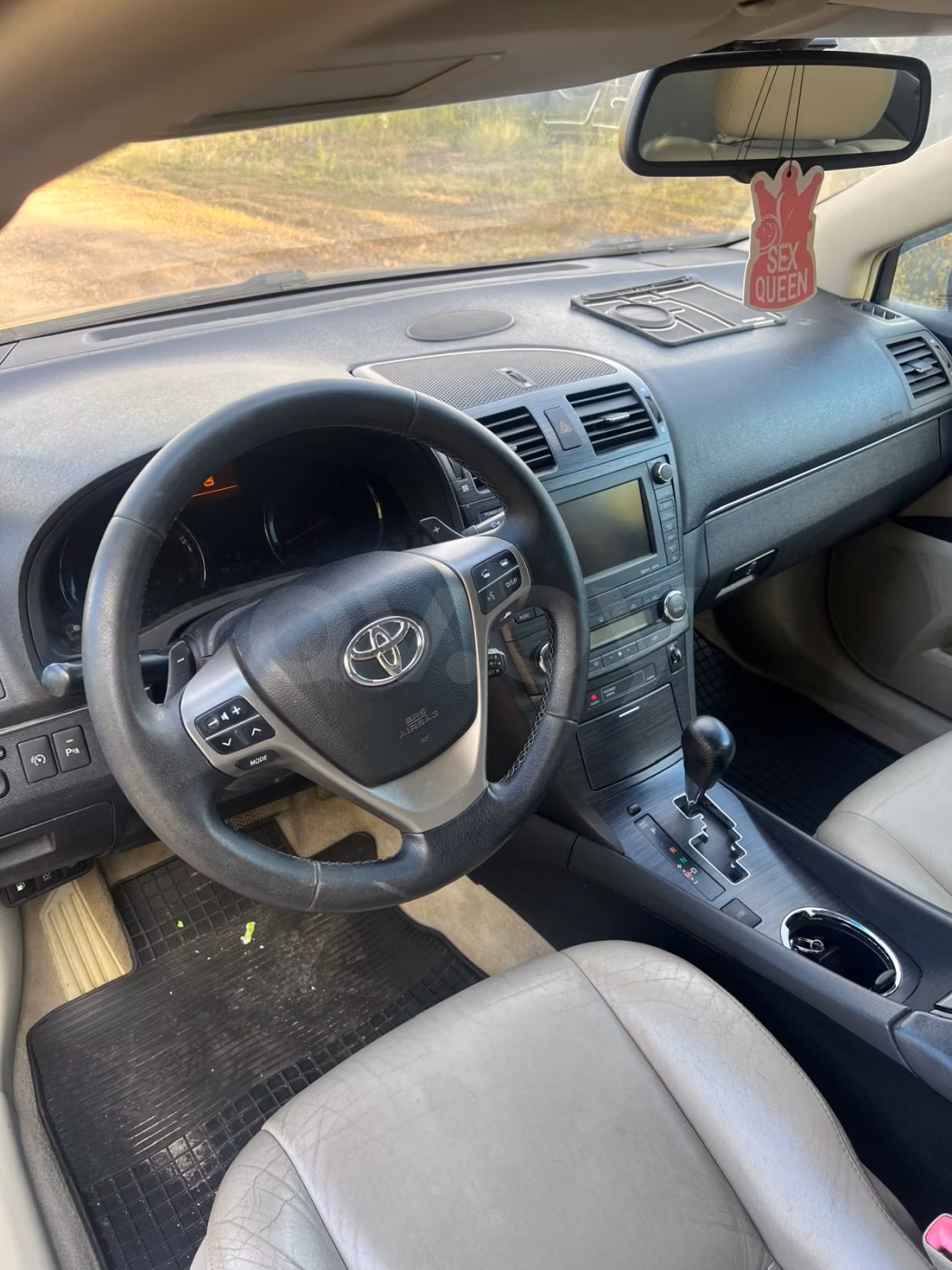 Toyota Avensis фото 10