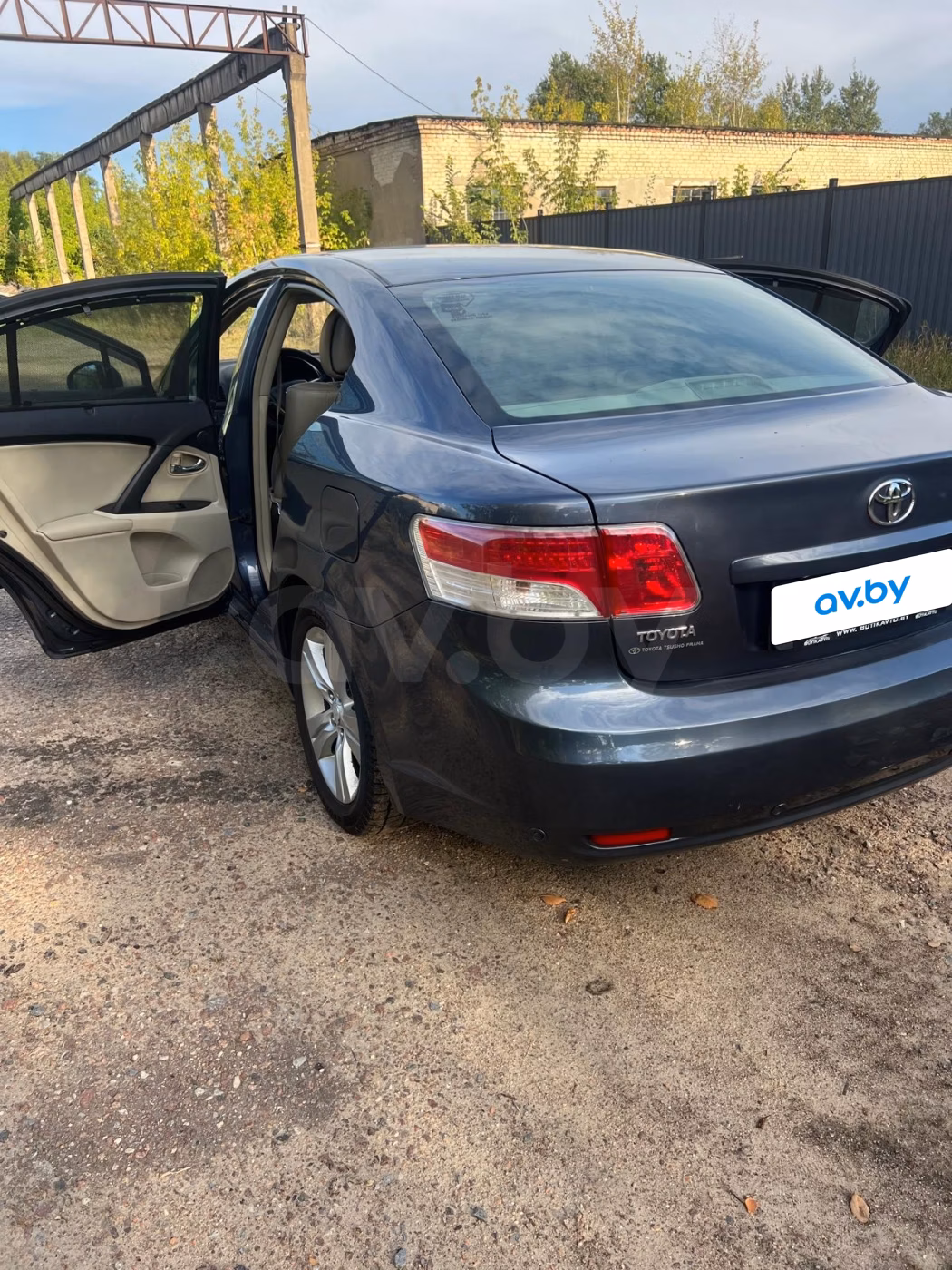 Toyota Avensis фото 11