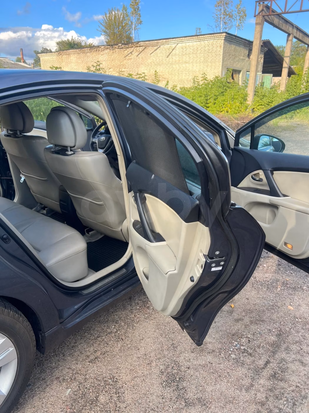 Toyota Avensis фото 12