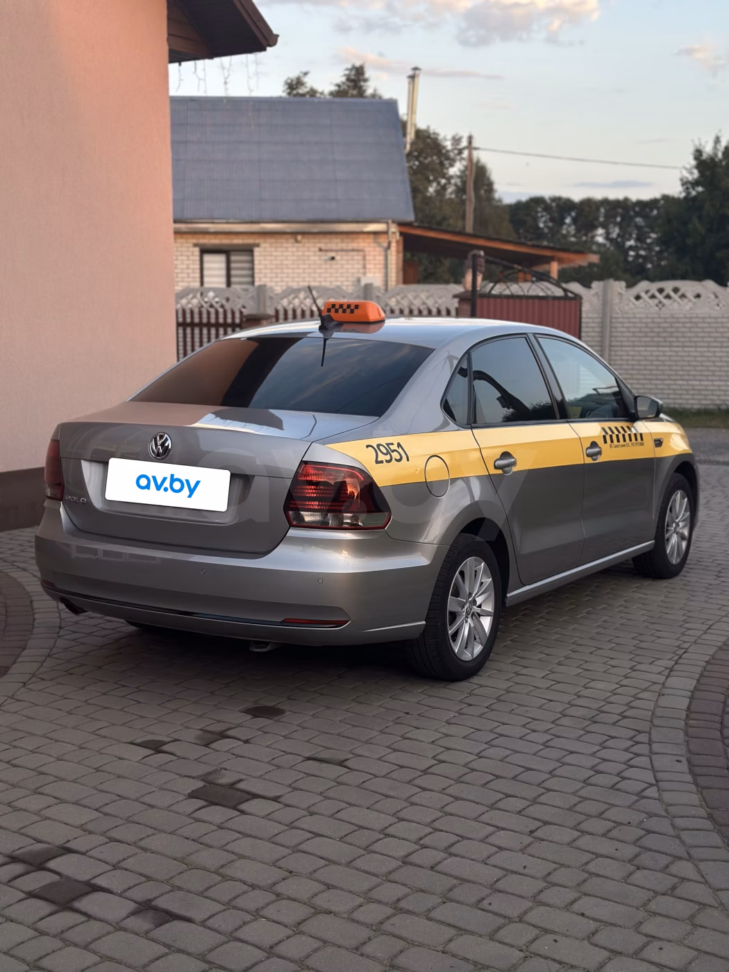 Volkswagen Polo Sedan фото 3