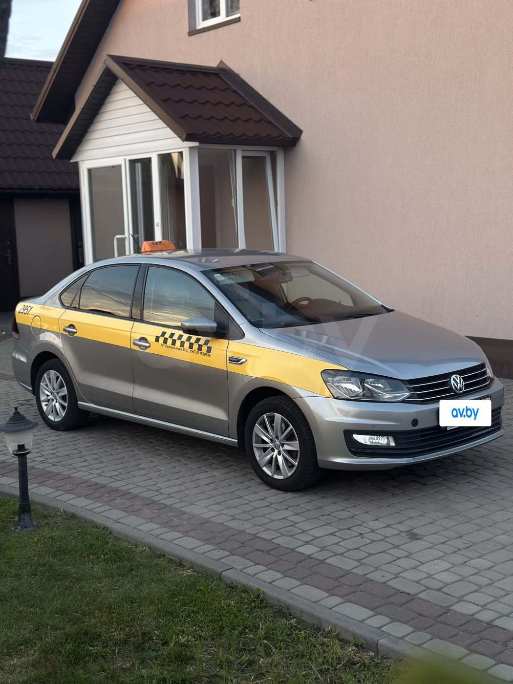 Volkswagen Polo Sedan фото 2