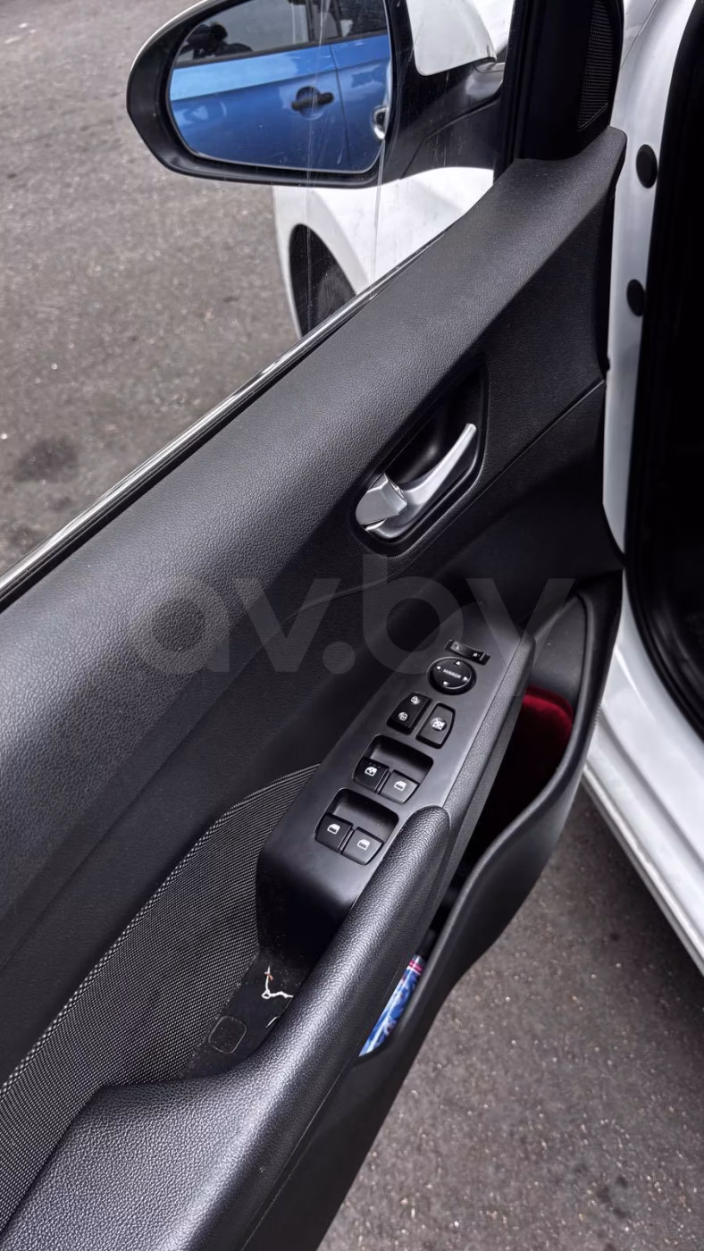 Hyundai Accent фото 5