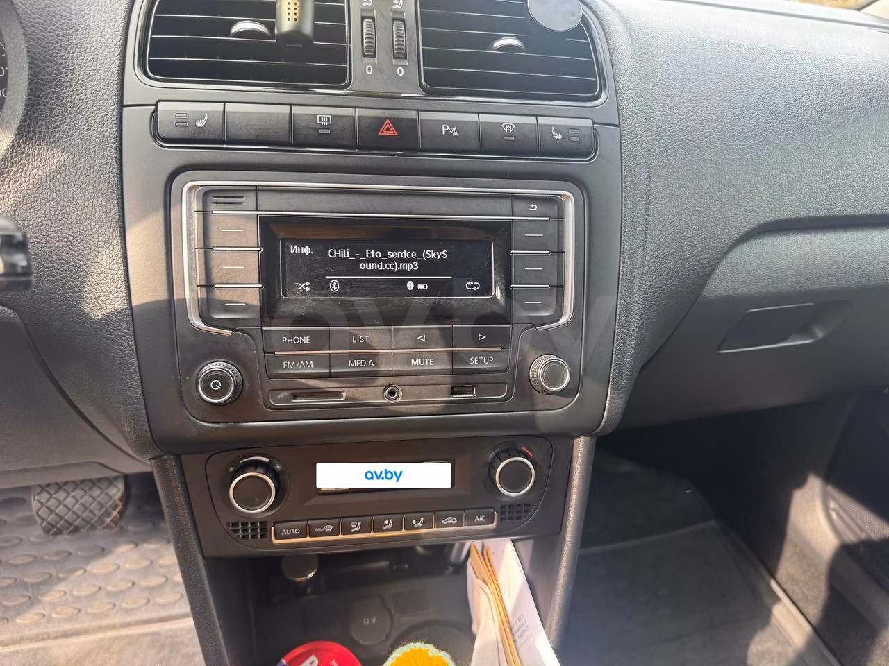 Volkswagen Polo Sedan фото 3