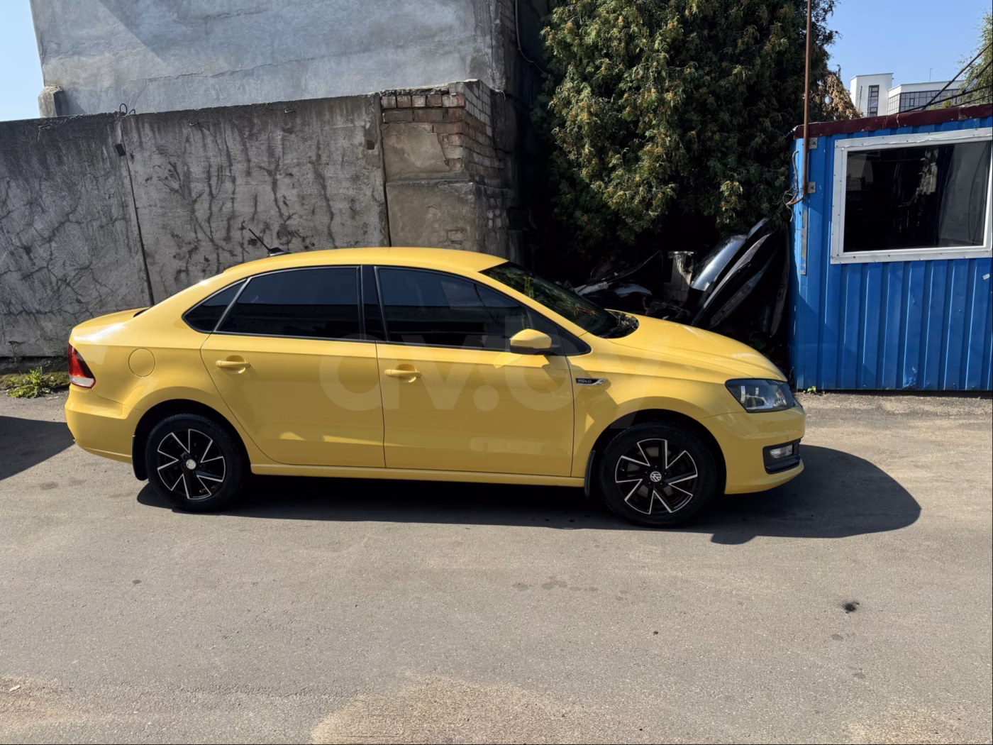 Volkswagen Polo Sedan фото 2