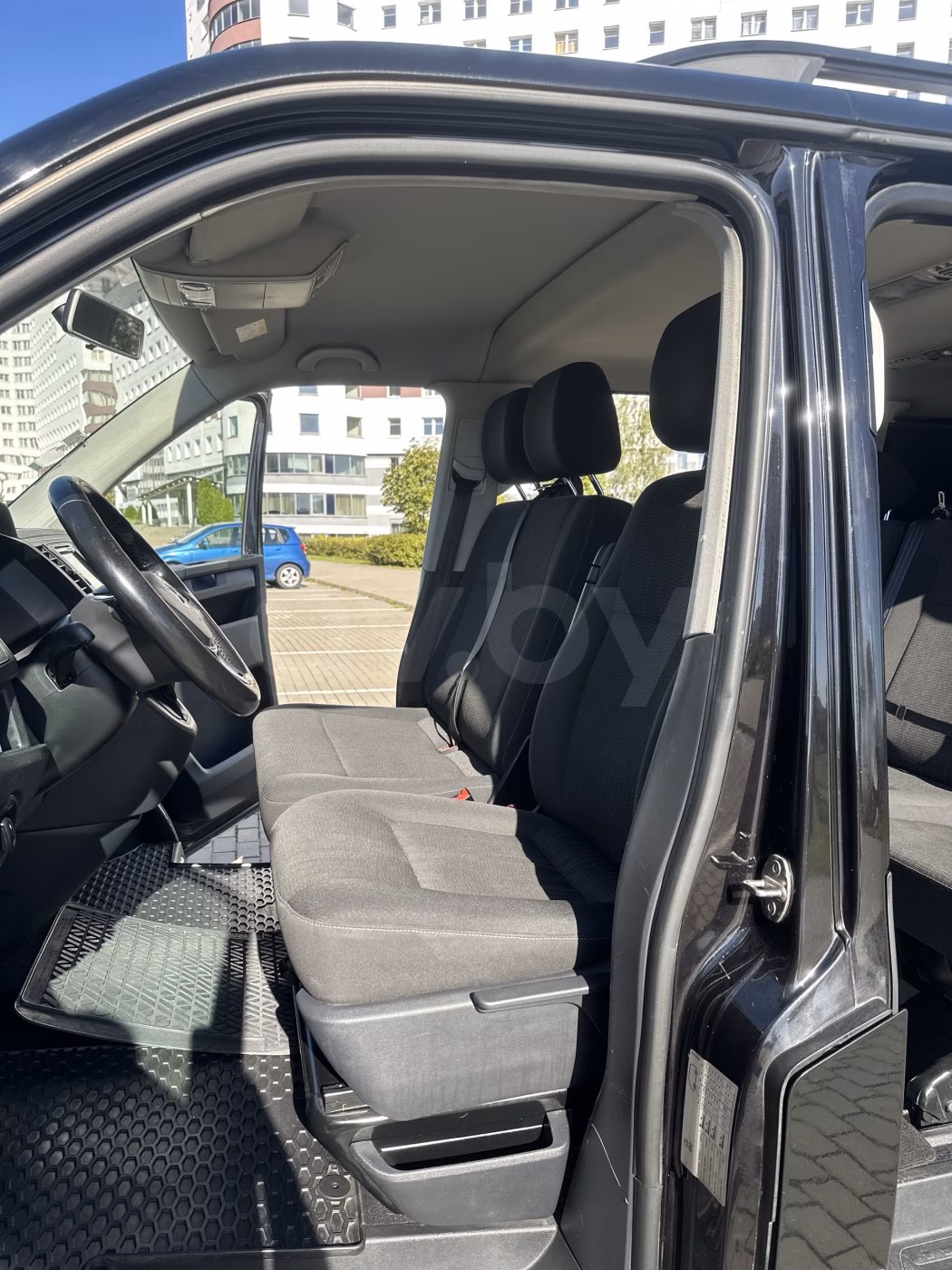 Volkswagen Caravelle фото 6